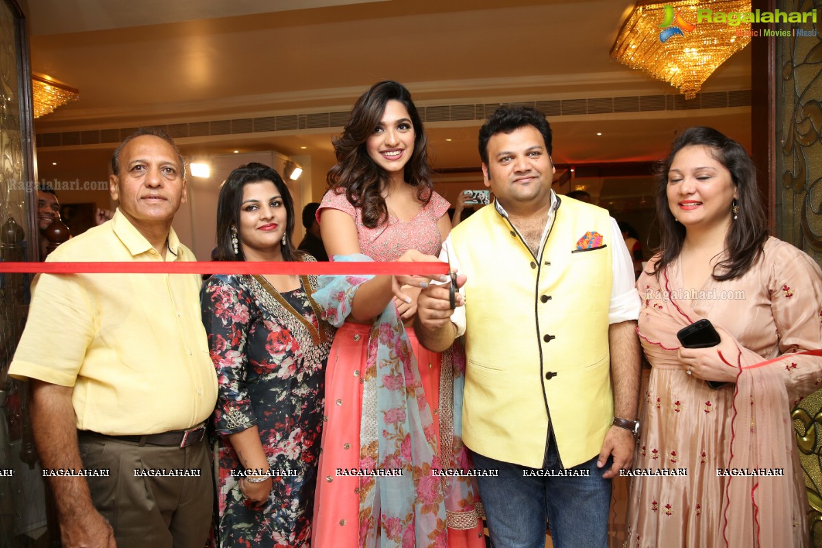 Grand Launch of Jhalak Lifestyle Fashion Exhibition at Taj Krishna