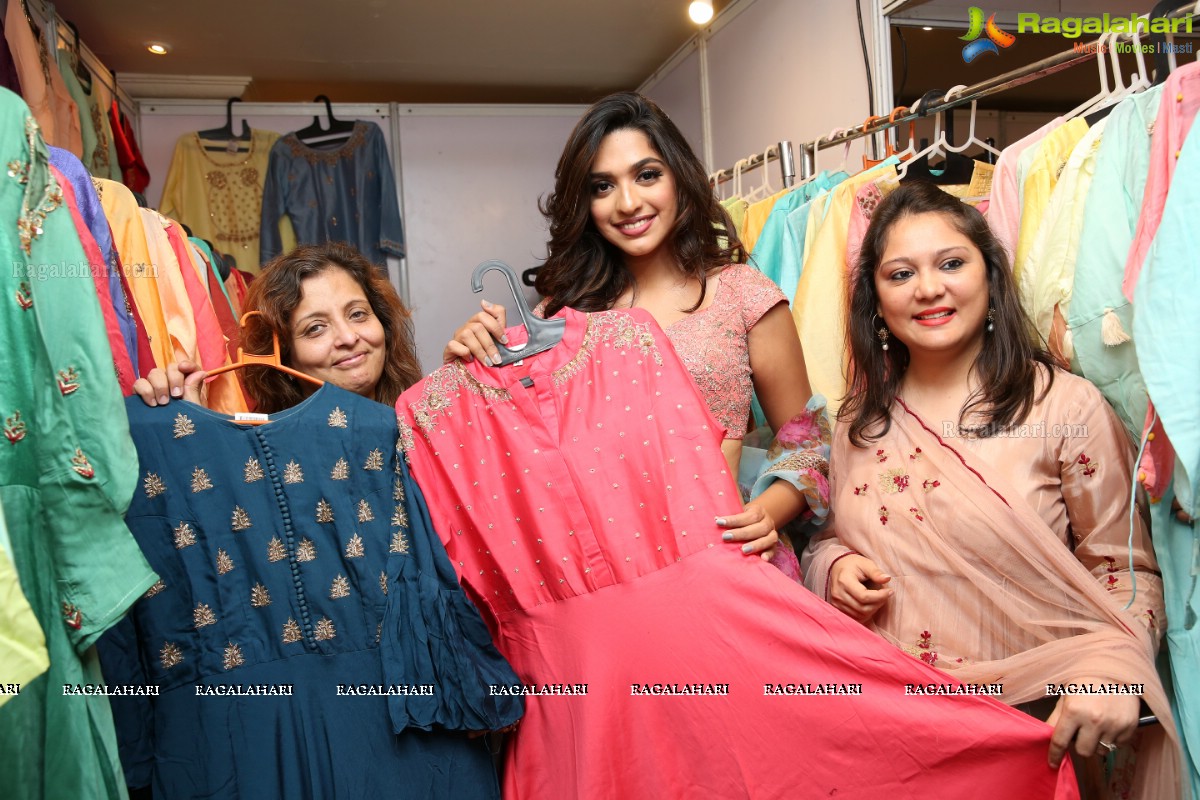 Grand Launch of Jhalak Lifestyle Fashion Exhibition at Taj Krishna