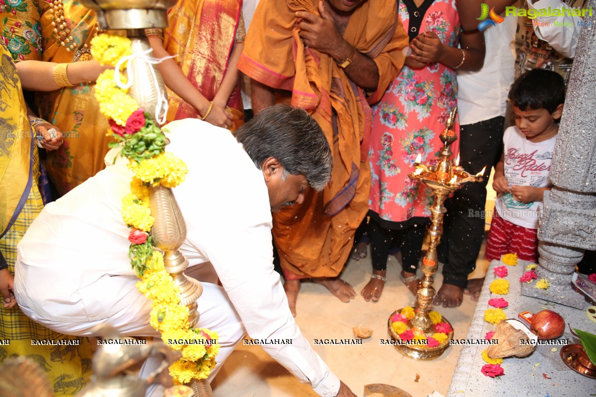 Lavanya Tripathi launches Kanchipuram Kamakshi Silks, Secunderabad