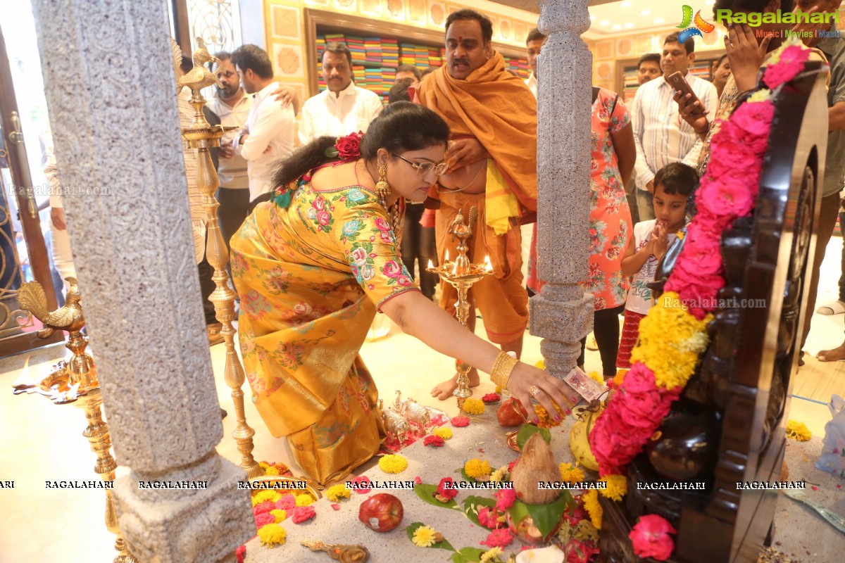 Lavanya Tripathi launches Kanchipuram Kamakshi Silks, Secunderabad