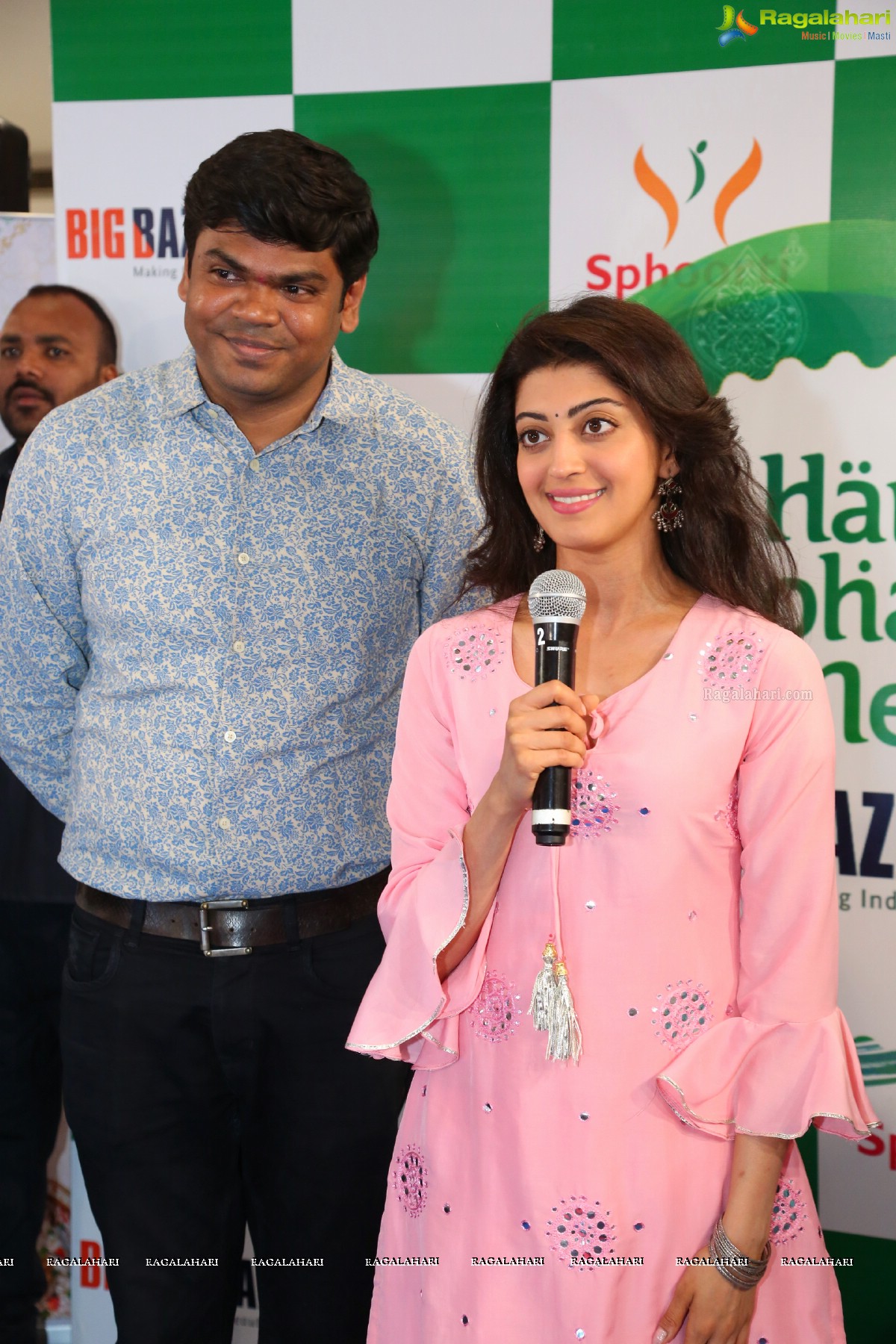 Pranita Subhash unveils Neki Campaign-Neki Mubarak at Big Bazaar, Kachiguda, Hyderabad