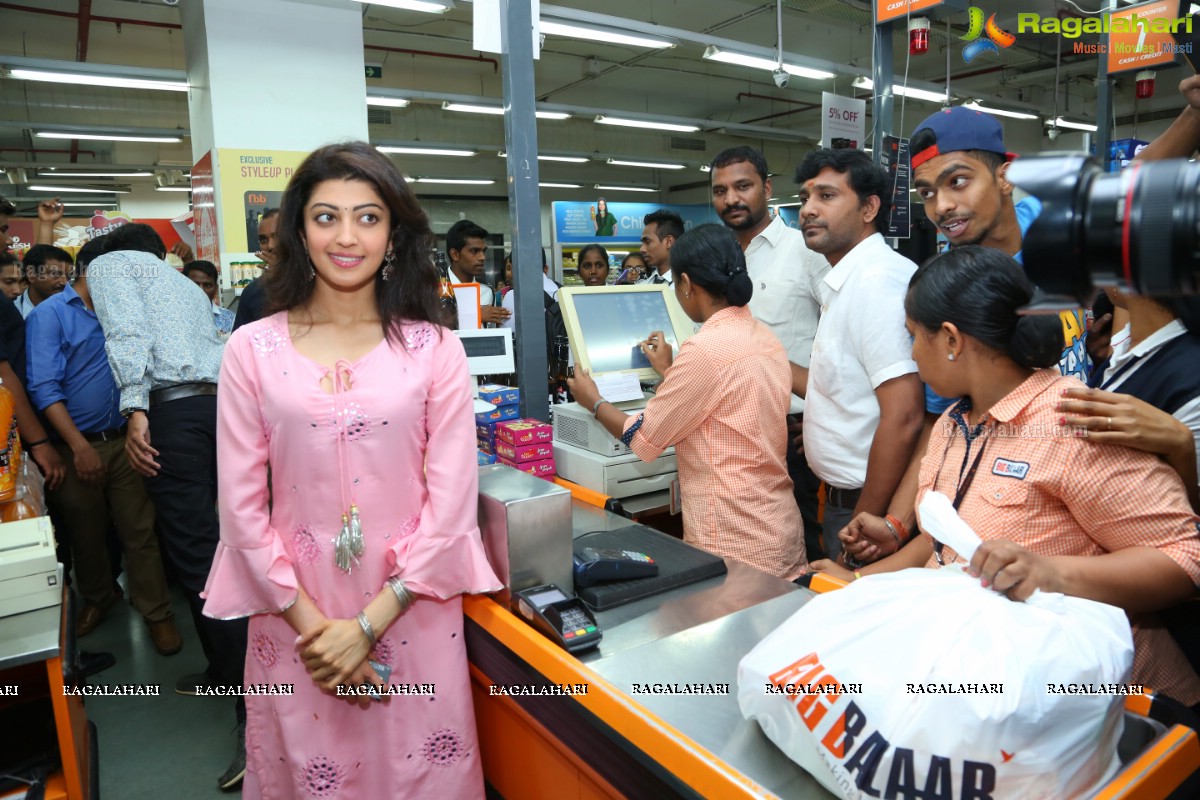 Pranita Subhash unveils Neki Campaign-Neki Mubarak at Big Bazaar, Kachiguda, Hyderabad