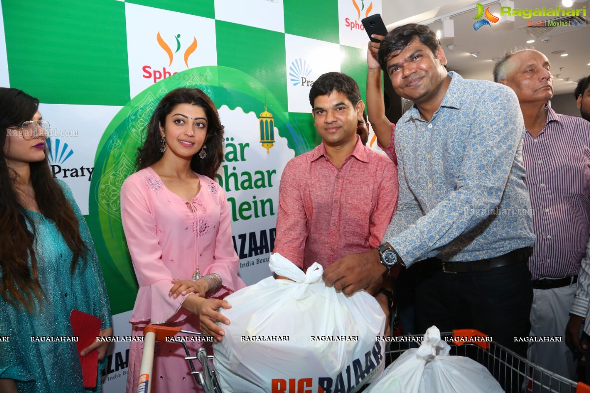 Pranita Subhash unveils Neki Campaign-Neki Mubarak at Big Bazaar, Kachiguda, Hyderabad