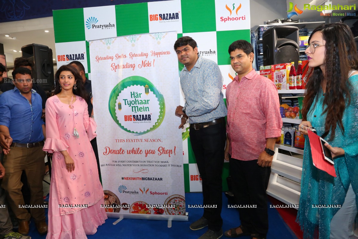 Pranita Subhash unveils Neki Campaign-Neki Mubarak at Big Bazaar, Kachiguda, Hyderabad