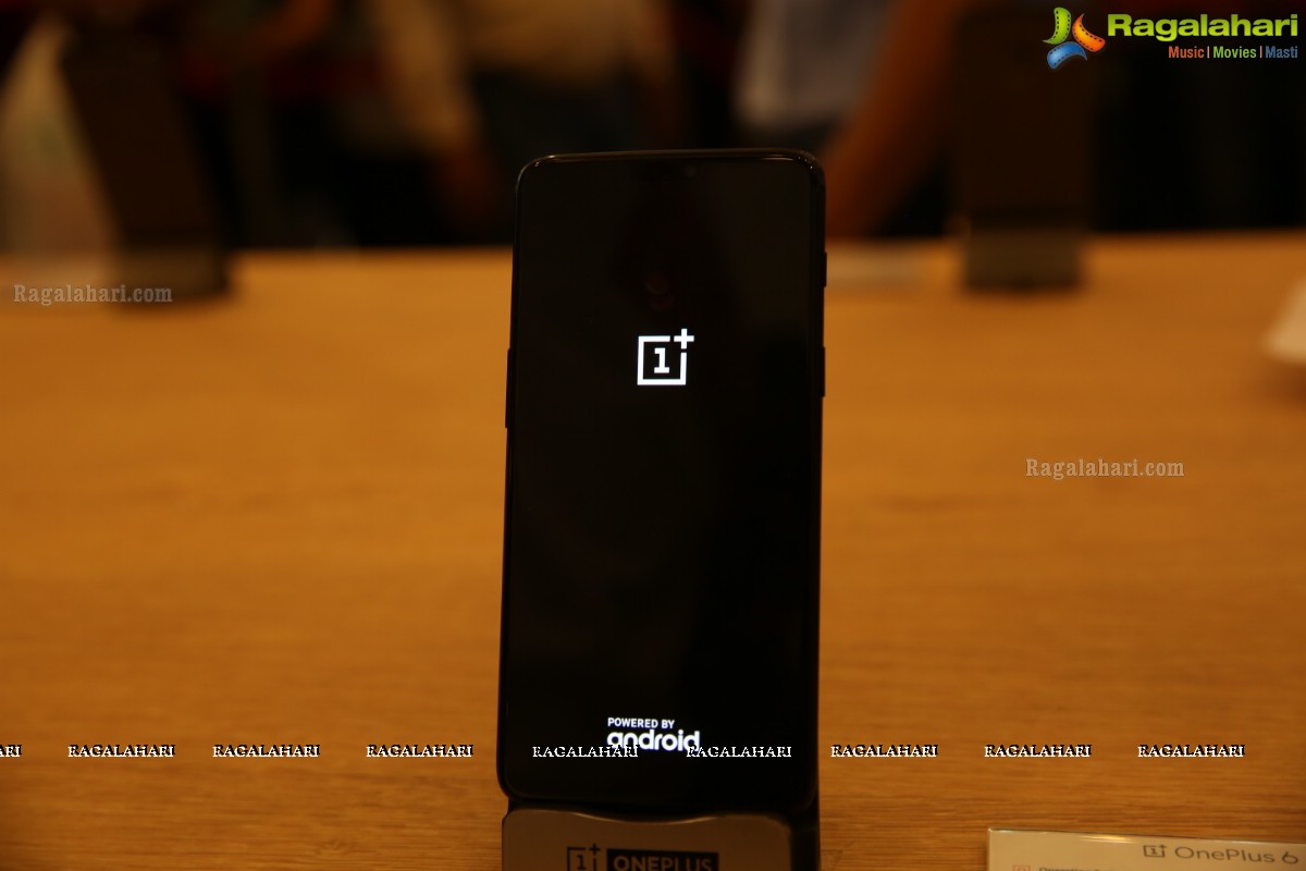 Aditi Rao Hydari launches OnePlus 6 at Forum Sujana Mall, Hyderabad