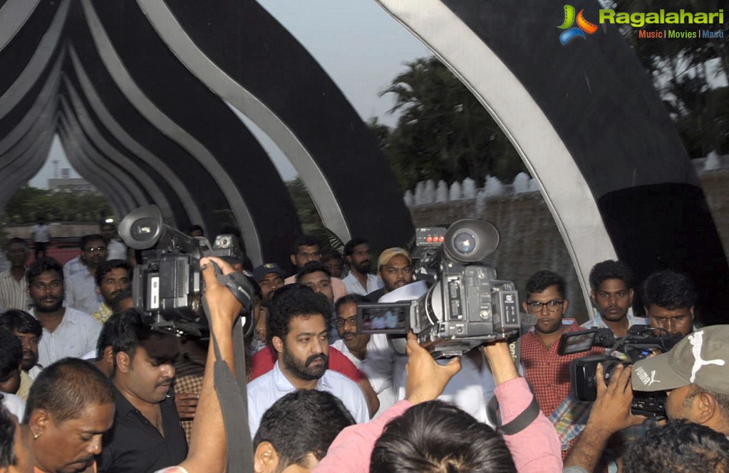 Jr NTR And Kalyan Ram Pay Tribute To NTR At NTR Ghat