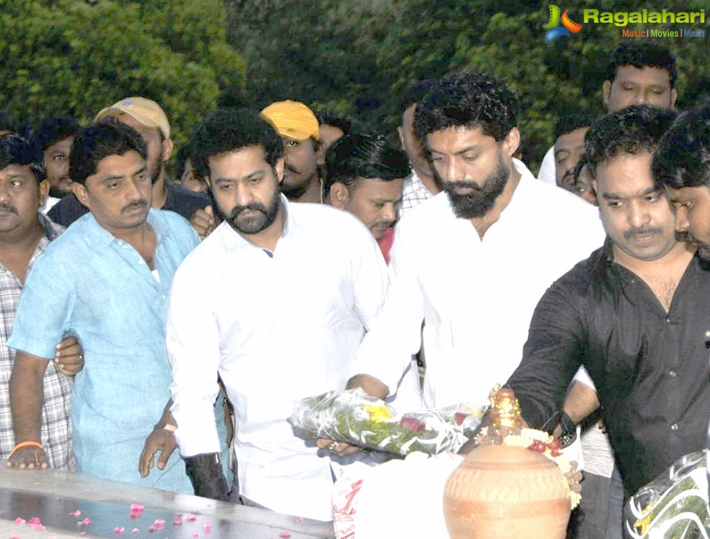 Jr NTR And Kalyan Ram Pay Tribute To NTR At NTR Ghat