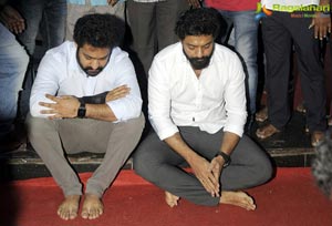 Jr NTR, Kalyan Ram Pay Tribute to NTR at NTR Ghat