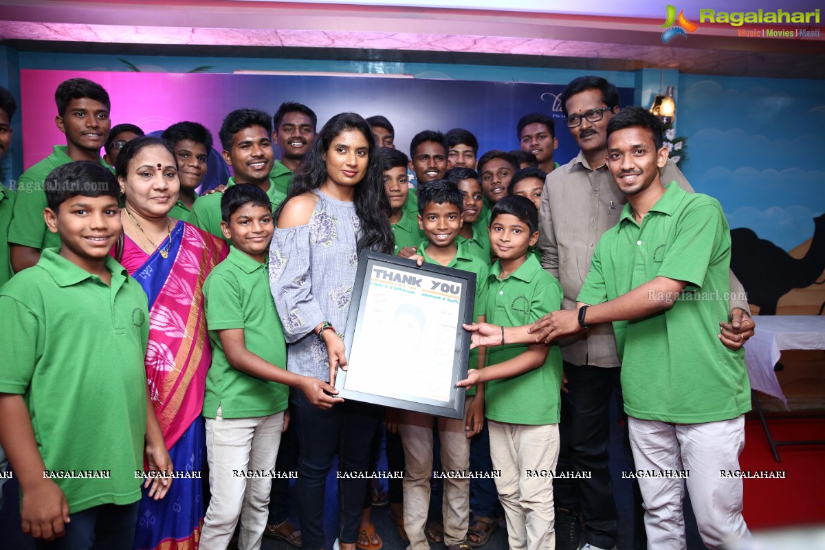 Mithali Raj With Manchikalalu Organization Kids at Grill-9 Restaurant