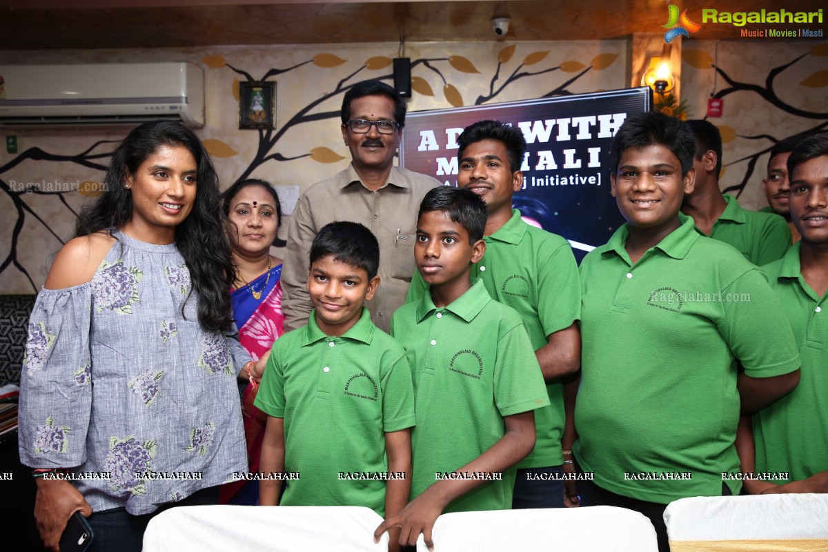 Mithali Raj With Manchikalalu Organization Kids at Grill-9 Restaurant