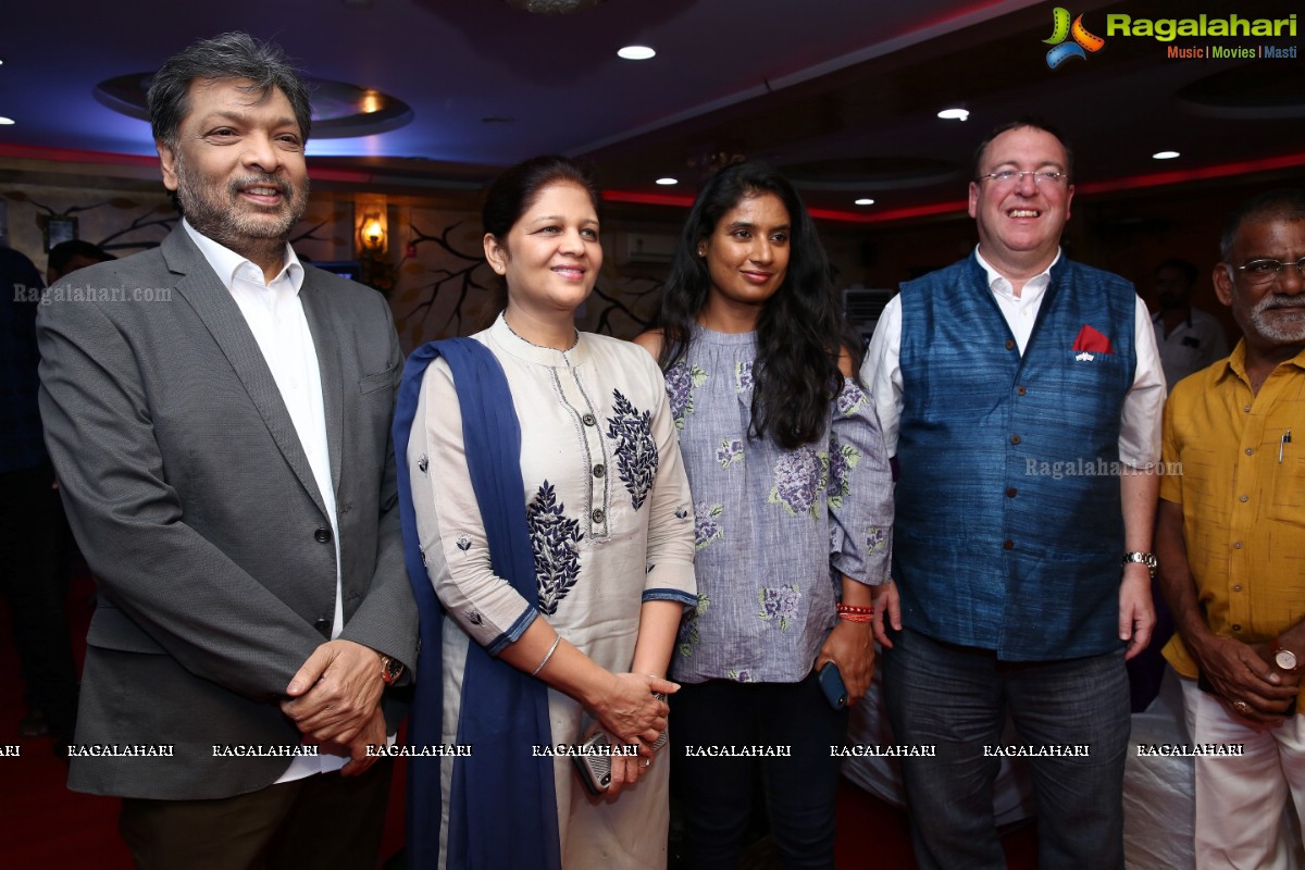 Mithali Raj With Manchikalalu Organization Kids at Grill-9 Restaurant