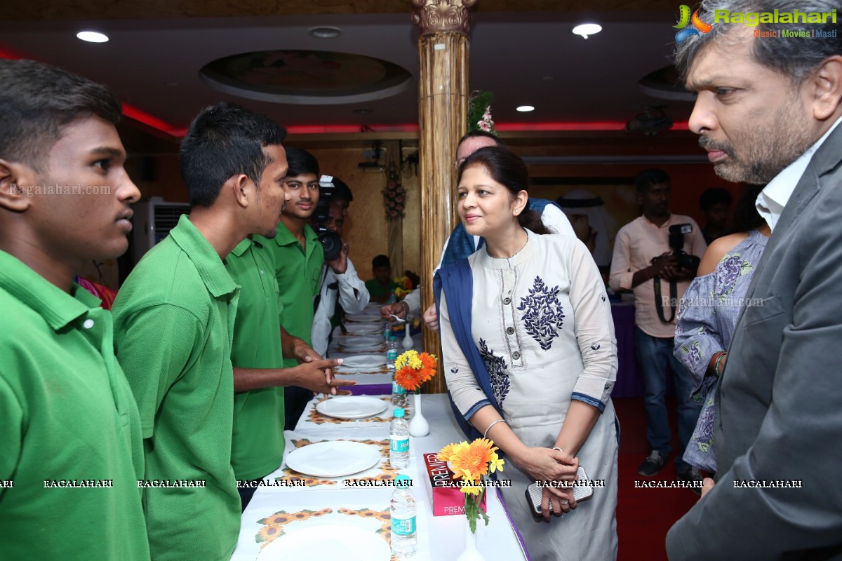 Mithali Raj With Manchikalalu Organization Kids at Grill-9 Restaurant