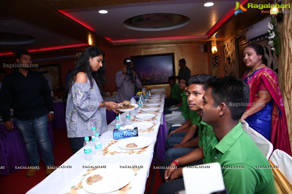 Mithali Raj With Manchikalalu Organization Kids at Grill-9 Restaurant