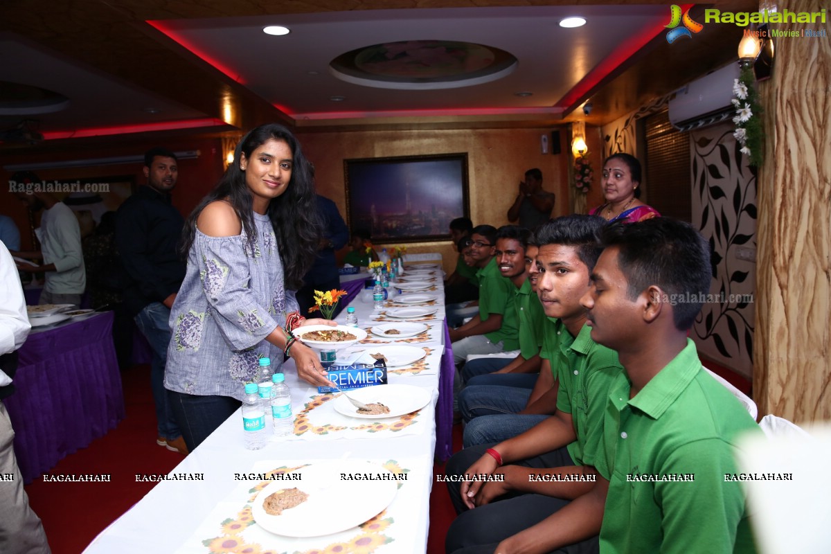 Mithali Raj With Manchikalalu Organization Kids at Grill-9 Restaurant