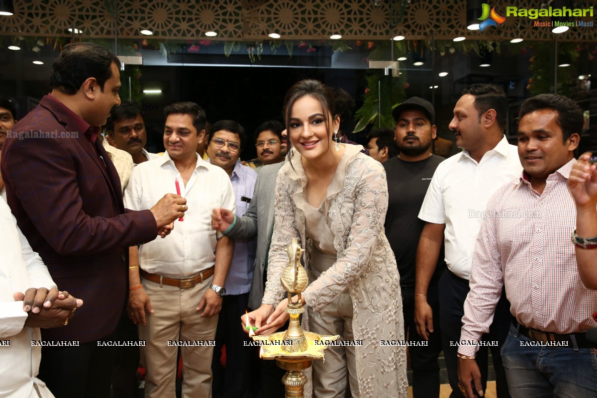 Oxemberg Launches Its Exclusive Showroom at Himayathnagar, Hyderabad