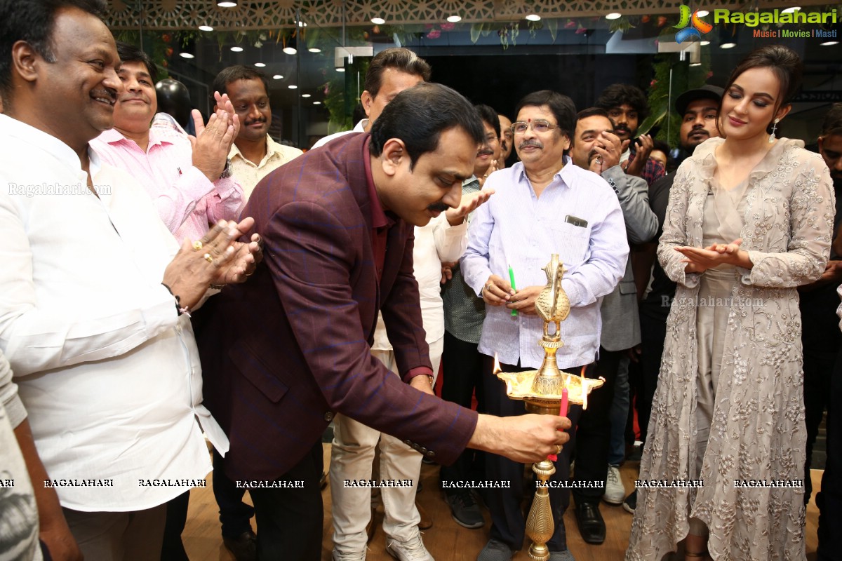 Oxemberg Launches Its Exclusive Showroom at Himayathnagar, Hyderabad