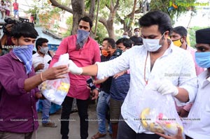 Manchu Manoj Arranged Busses For Migrant Laborers