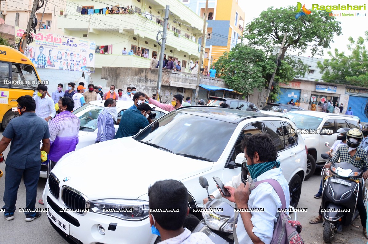 Manchu Manoj Arranged Busses For Migrant Laborers