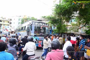 Manchu Manoj Arranged Busses For Migrant Laborers