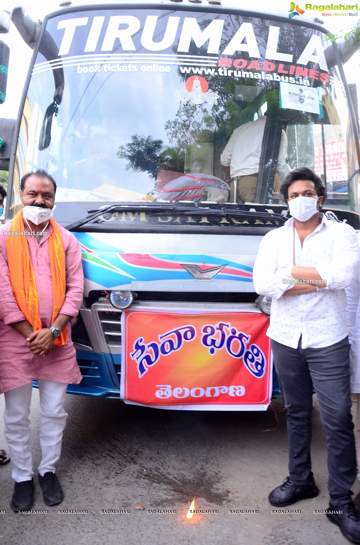 Manchu Manoj Arranged Busses For Migrant Laborers