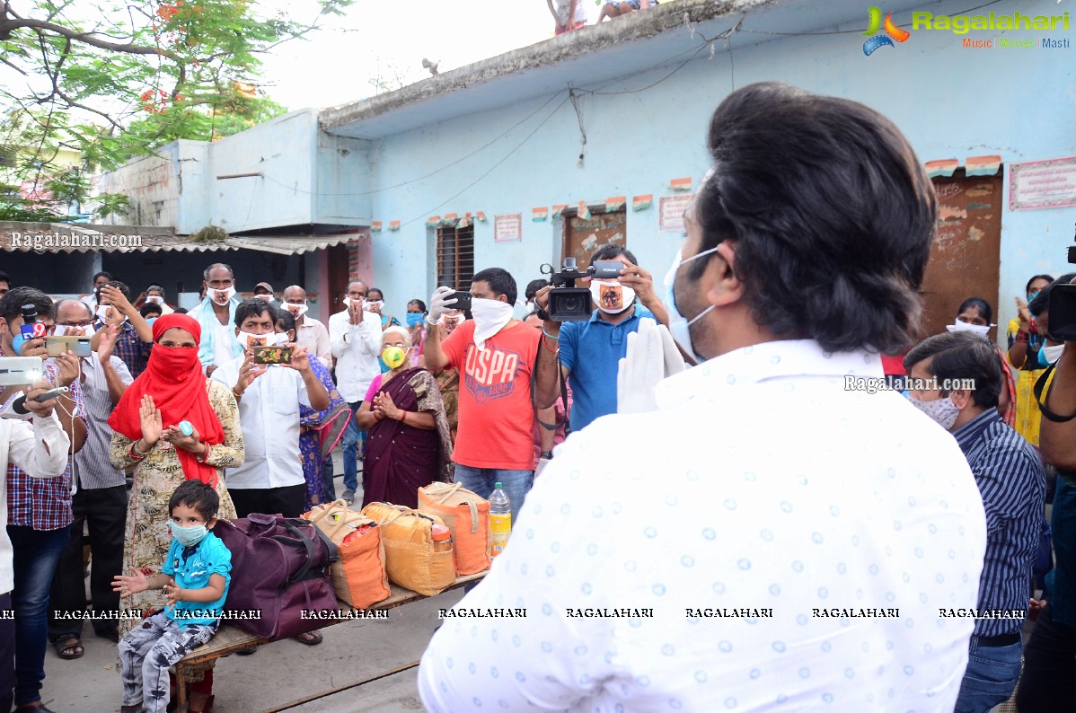 Manchu Manoj Arranged Busses For Migrant Laborers