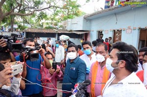 Manchu Manoj Arranged Busses For Migrant Laborers