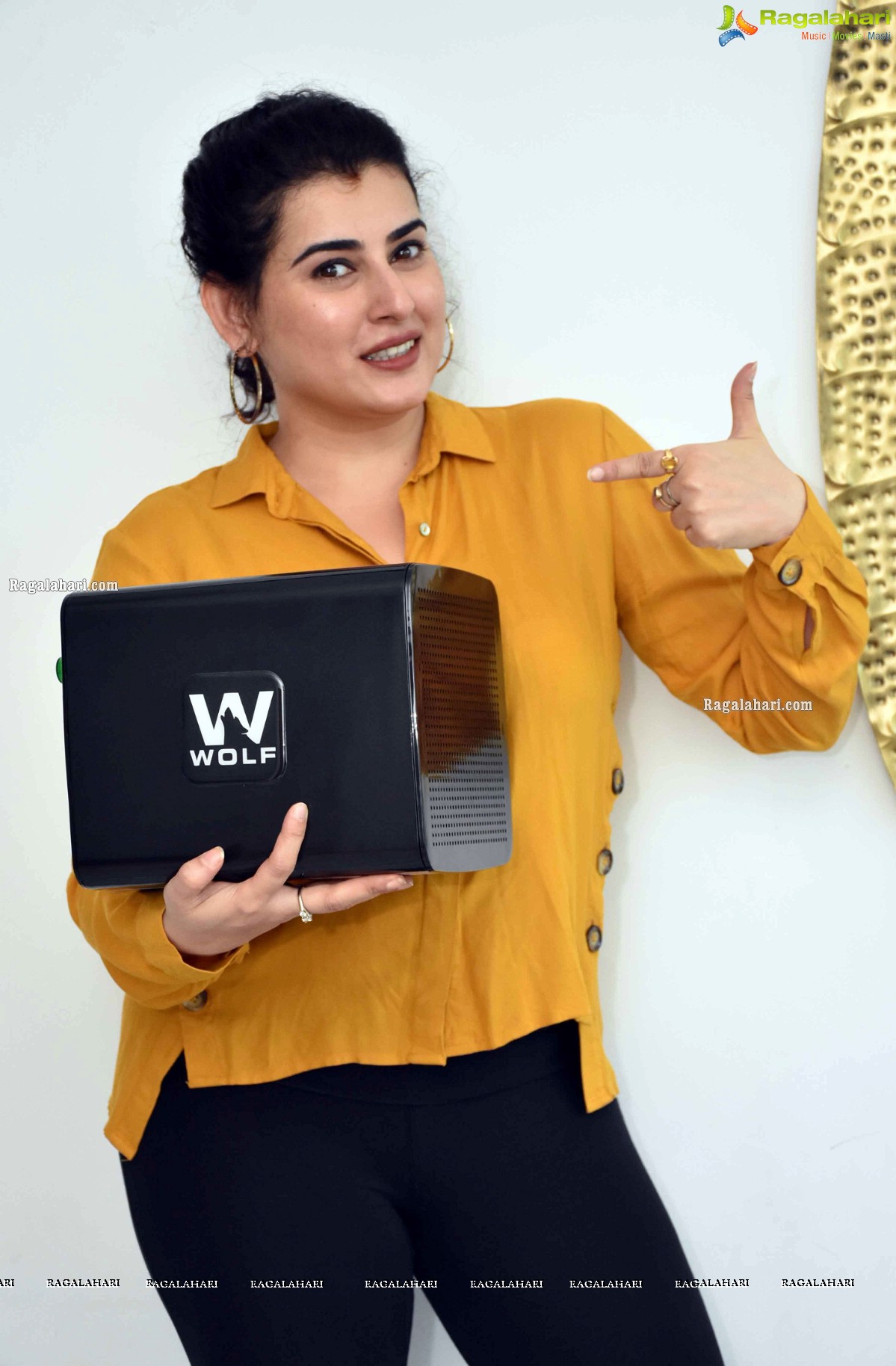 Archana Veda unveils Wolf Air Mask