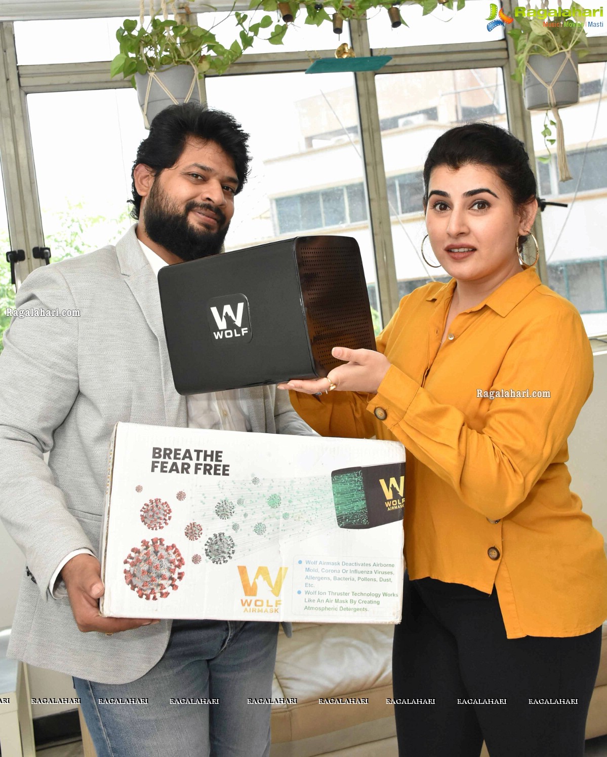 Archana Veda unveils Wolf Air Mask