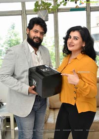 Archana Veda unveils Wolf Air Mask