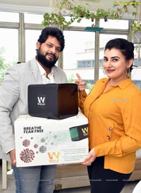 Archana Veda unveils Wolf Air Mask