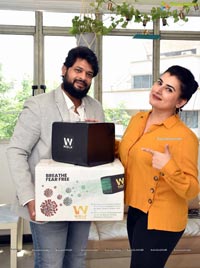 Archana Veda unveils Wolf Air Mask