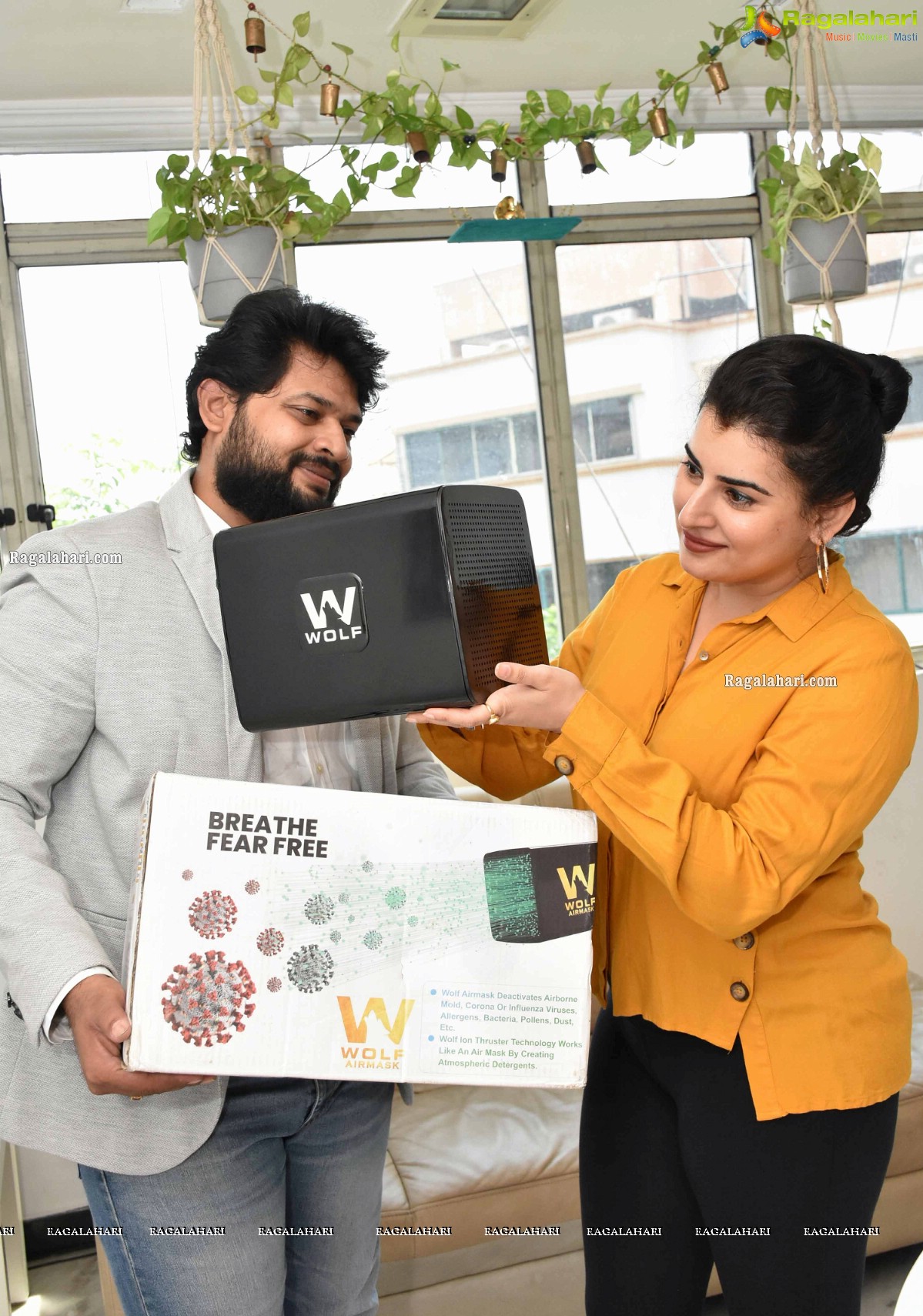 Archana Veda unveils Wolf Air Mask