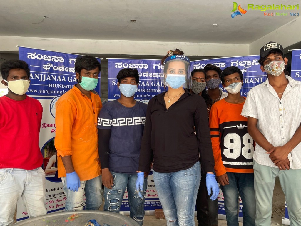 Sanjjanaa Galrani's Team Helps People in Pandemic