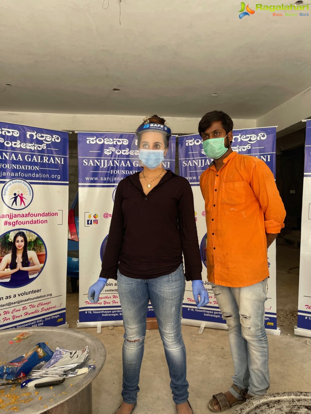 Sanjjanaa Galrani's Team Helps People in Pandemic