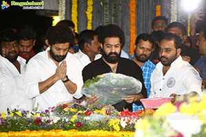 NTR Jayanthi - Jr NTR, Kalyan Ram Pay Tribute at NTR Ghat