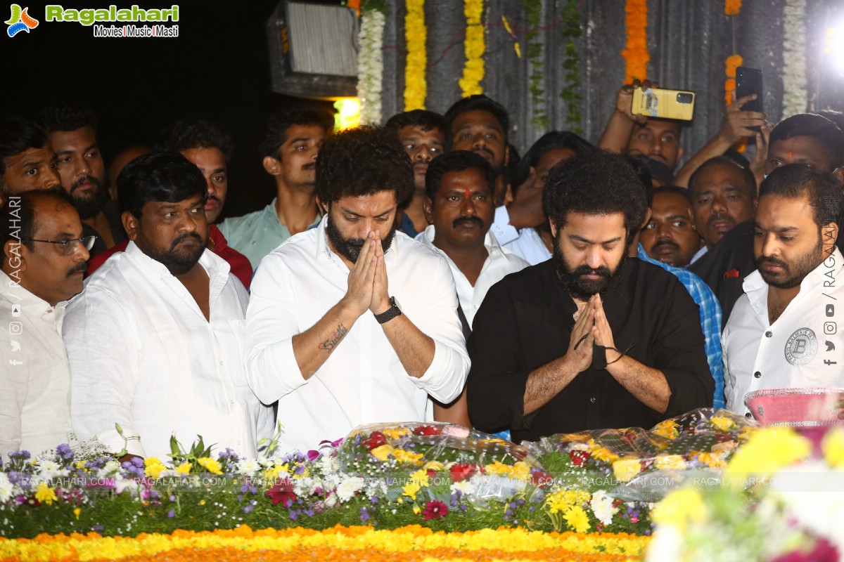 Jr NTR, Nandamuri Kalyanram and Others Pay Their Tribute to NTR on 100th Birth Anniversary