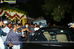 NTR Jayanthi - Jr NTR, Kalyan Ram Pay Tribute at NTR Ghat