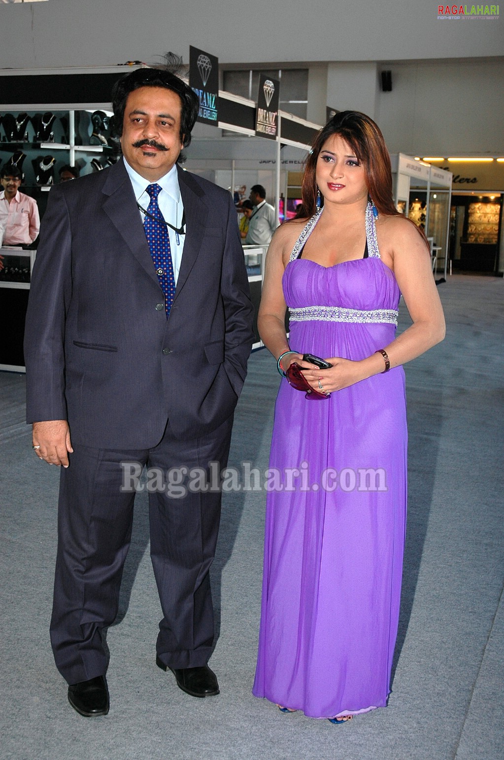 Farah Khan Launches India Mart HITEX International Gems & Jewellery Expo 09