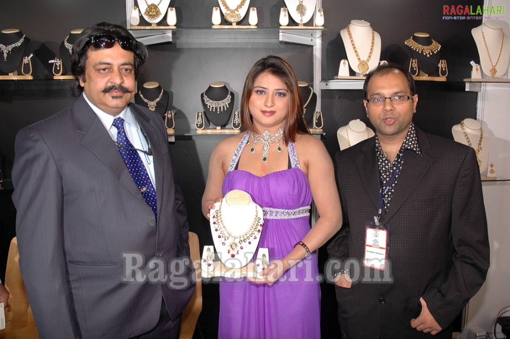 Farah Khan Launches India Mart HITEX International Gems & Jewellery Expo 09