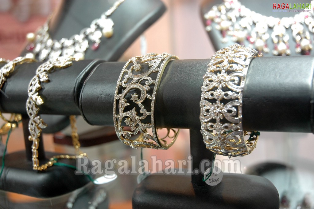 Farah Khan Launches India Mart HITEX International Gems & Jewellery Expo 09