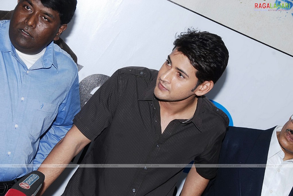 Mahesh Babu at Univercell as Brand Ambassador