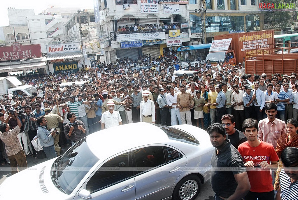 Mahesh Babu at Univercell as Brand Ambassador