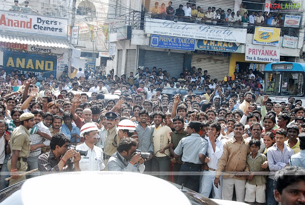 Mahesh Babu at Univercell as Brand Ambassador