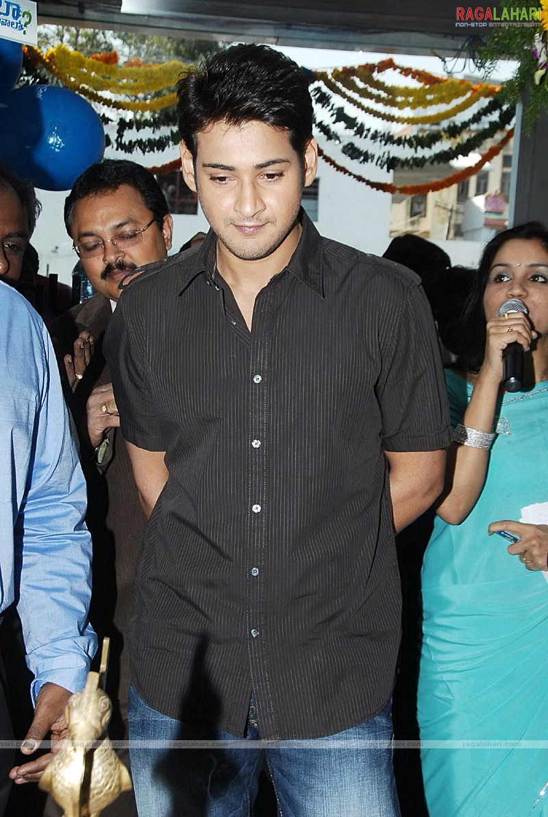 Mahesh Babu at Univercell as Brand Ambassador