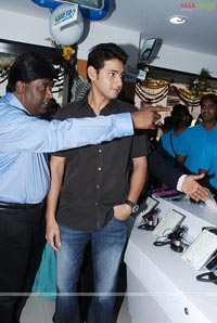 Mahesh Babu at Univercell as Brand Ambassador