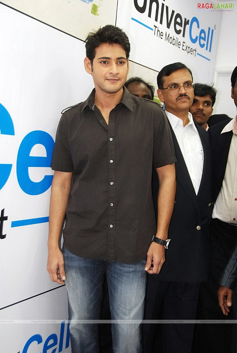 Mahesh Babu at Univercell as Brand Ambassador