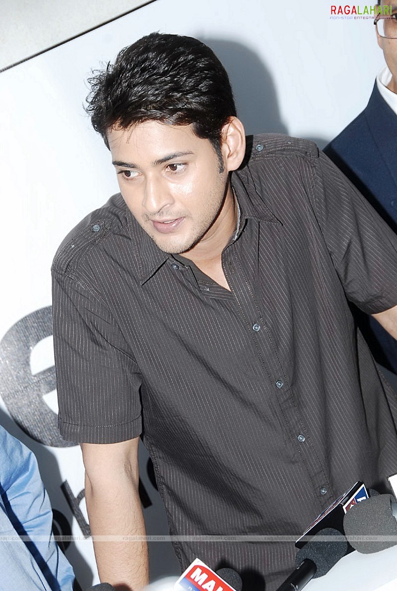 Mahesh Babu at Univercell as Brand Ambassador