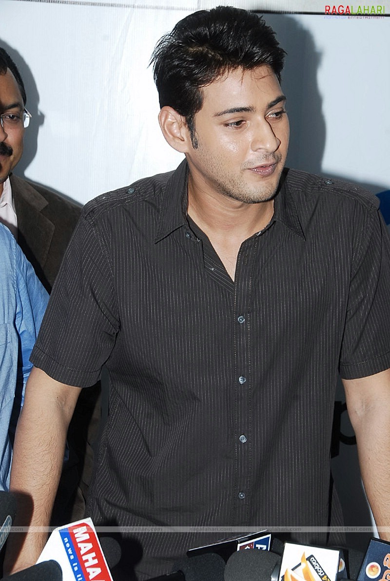 Mahesh Babu at Univercell as Brand Ambassador