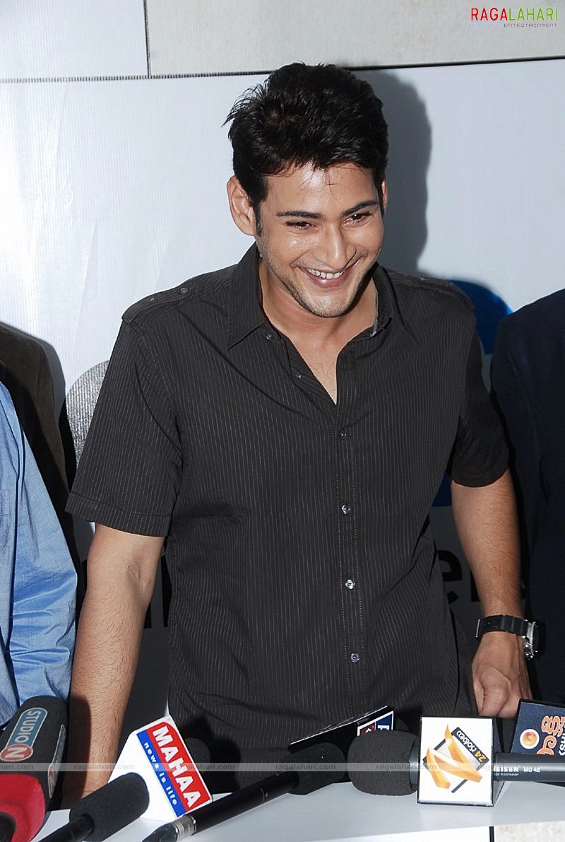 Mahesh Babu at Univercell as Brand Ambassador