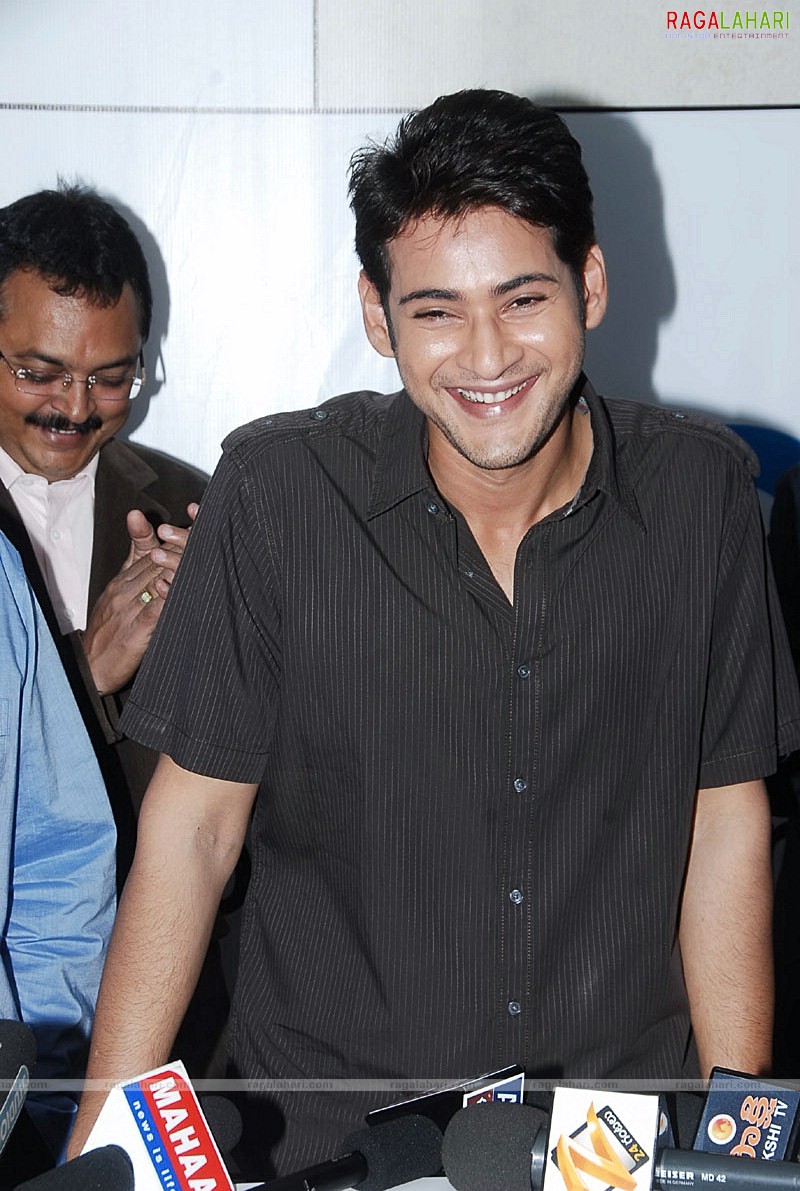 Mahesh Babu at Univercell as Brand Ambassador